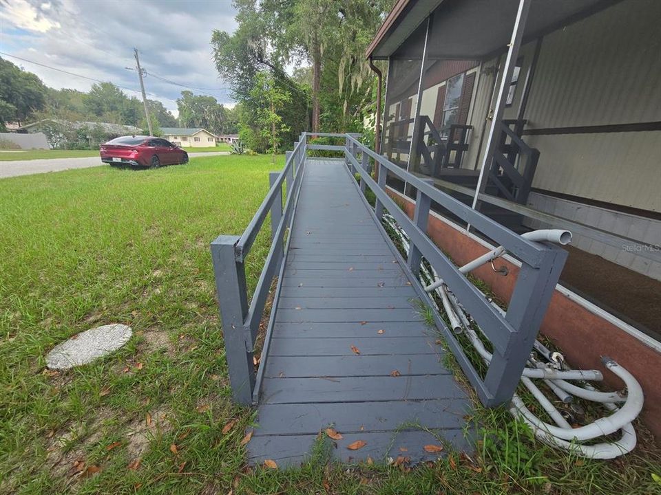 For Sale: $91,000 (3 beds, 2 baths, 976 Square Feet)