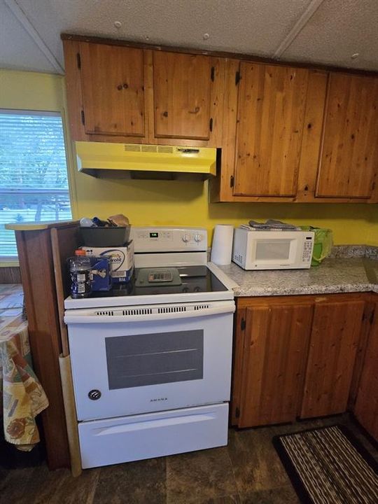 For Sale: $91,000 (3 beds, 2 baths, 976 Square Feet)