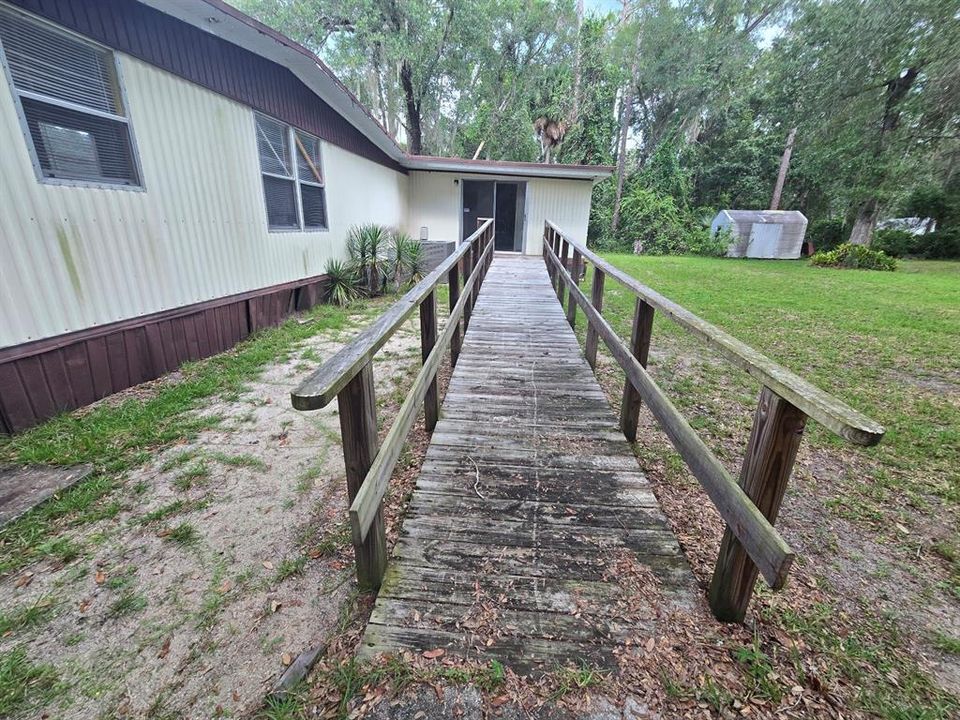 For Sale: $91,000 (3 beds, 2 baths, 976 Square Feet)