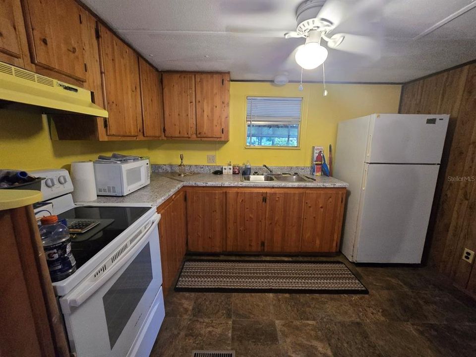 For Sale: $91,000 (3 beds, 2 baths, 976 Square Feet)