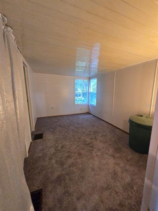 For Sale: $91,000 (3 beds, 2 baths, 976 Square Feet)