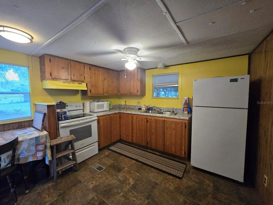 For Sale: $91,000 (3 beds, 2 baths, 976 Square Feet)