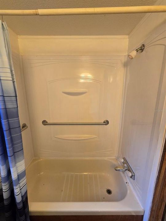 For Sale: $91,000 (3 beds, 2 baths, 976 Square Feet)