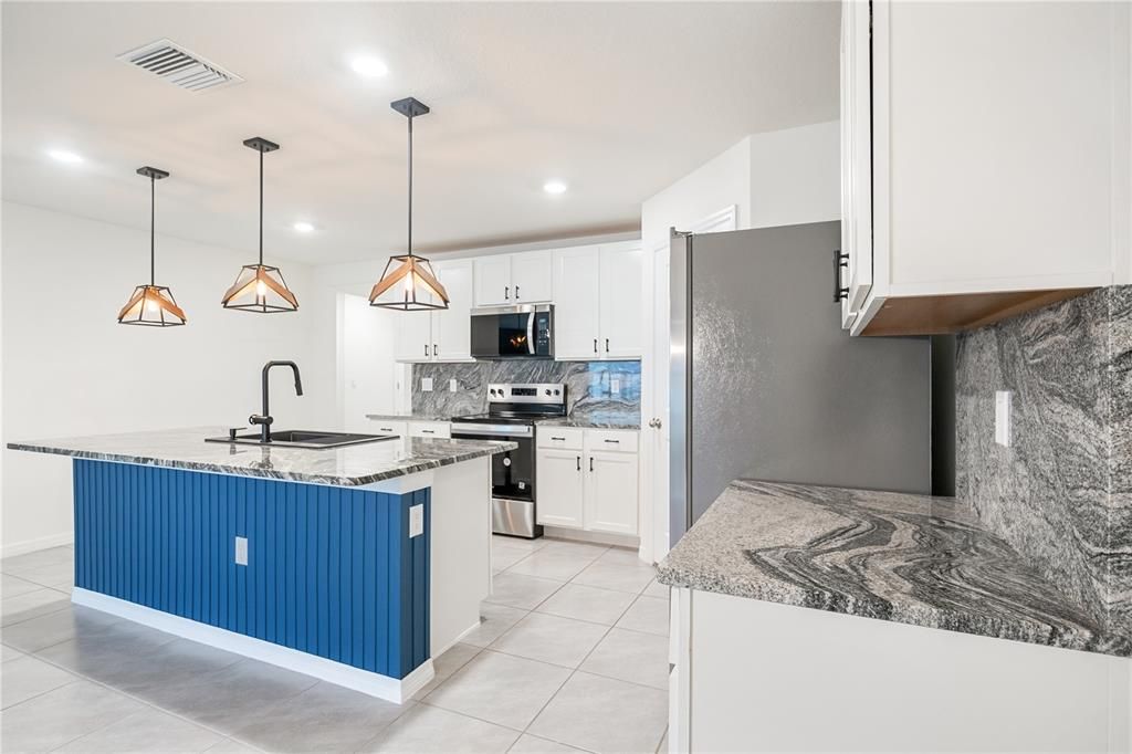 待售: $337,000 (4 贝兹, 2 浴室, 1768 平方英尺)