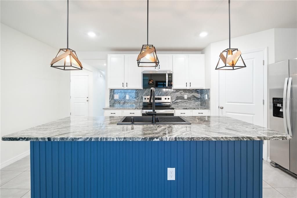 待售: $337,000 (4 贝兹, 2 浴室, 1768 平方英尺)