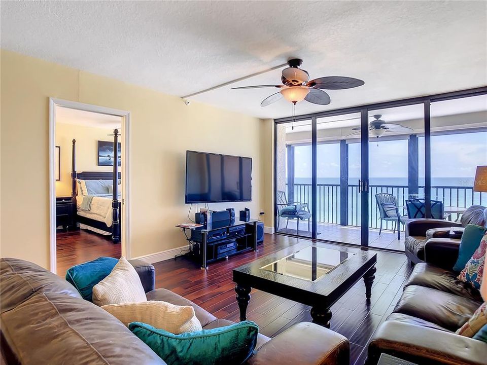 合同活跃: $3,600 (2 贝兹, 2 浴室, 1100 平方英尺)