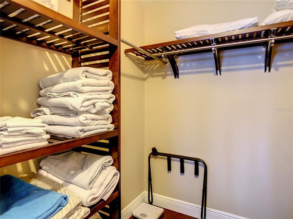 合同活跃: $3,600 (2 贝兹, 2 浴室, 1100 平方英尺)