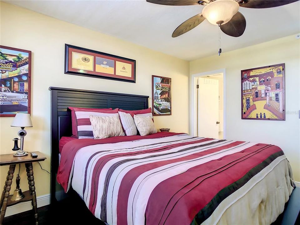 合同活跃: $3,600 (2 贝兹, 2 浴室, 1100 平方英尺)