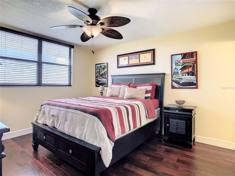 合同活跃: $3,600 (2 贝兹, 2 浴室, 1100 平方英尺)