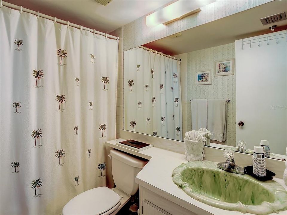 合同活跃: $3,600 (2 贝兹, 2 浴室, 1100 平方英尺)