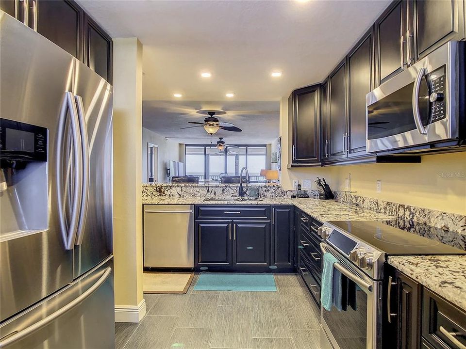 合同活跃: $3,600 (2 贝兹, 2 浴室, 1100 平方英尺)