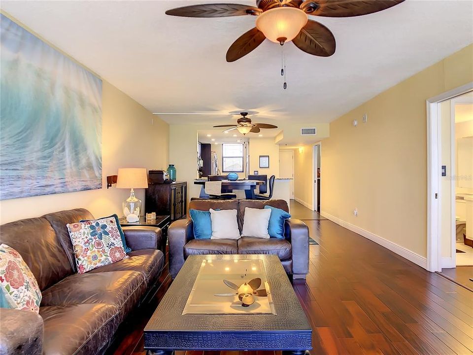 合同活跃: $3,600 (2 贝兹, 2 浴室, 1100 平方英尺)