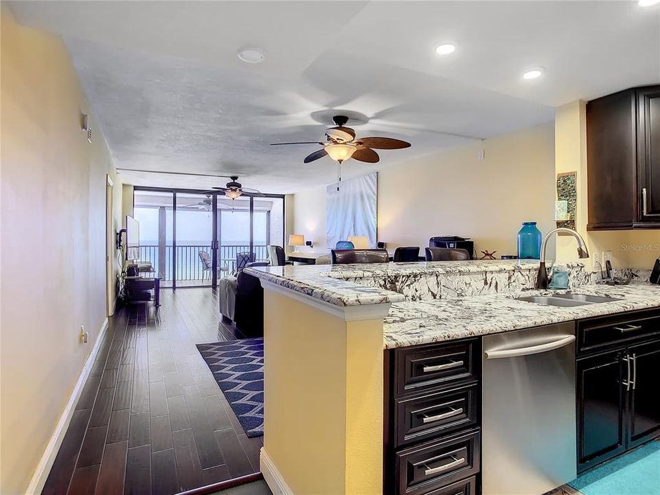 合同活跃: $3,600 (2 贝兹, 2 浴室, 1100 平方英尺)