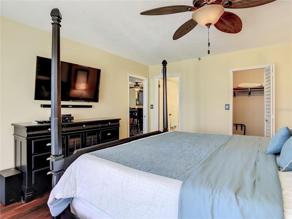 合同活跃: $3,600 (2 贝兹, 2 浴室, 1100 平方英尺)