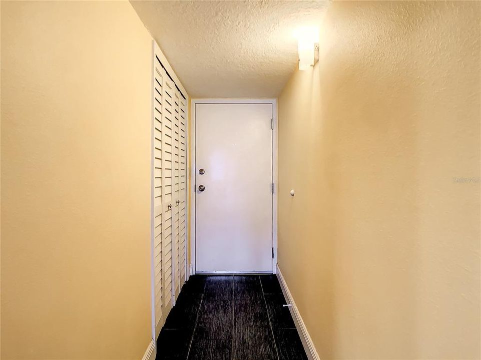 合同活跃: $3,600 (2 贝兹, 2 浴室, 1100 平方英尺)