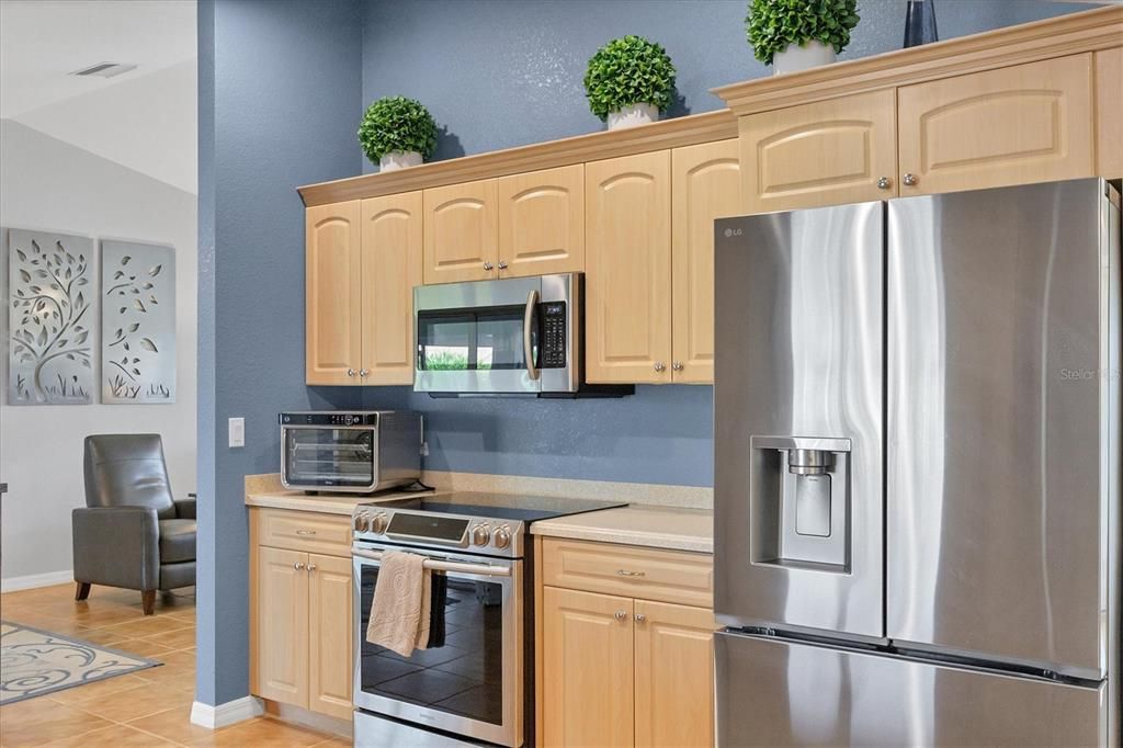 Active With Contract: $545,000 (3 beds, 2 baths, 2141 Square Feet)