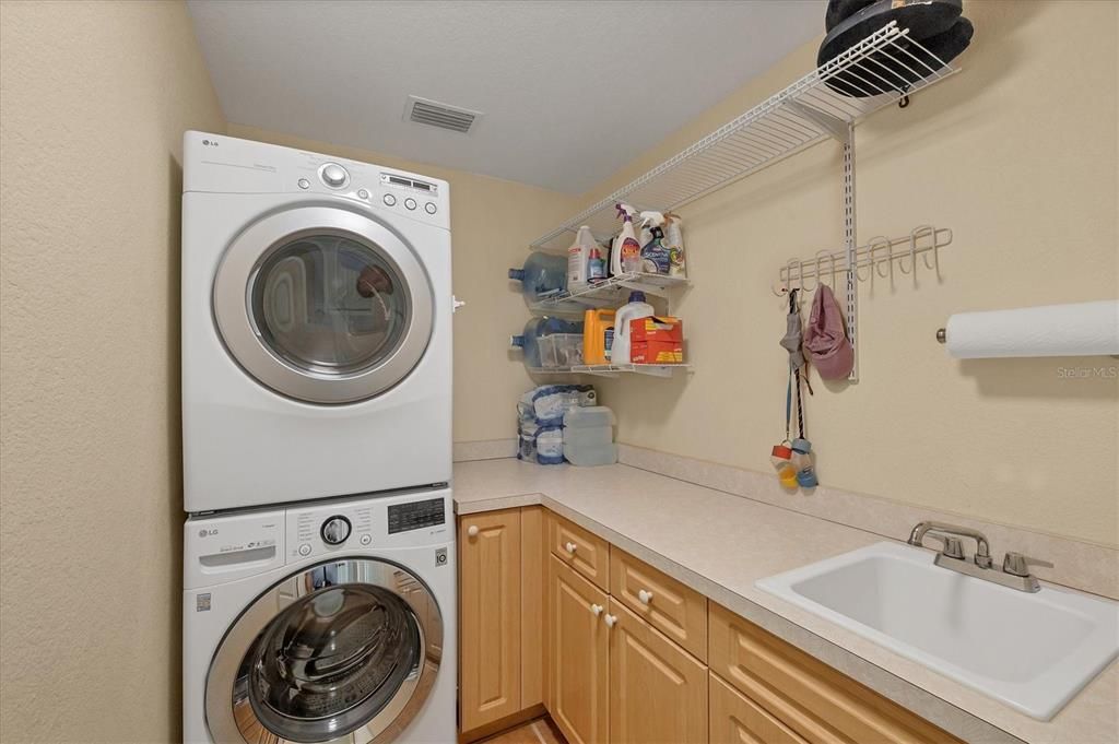 Active With Contract: $545,000 (3 beds, 2 baths, 2141 Square Feet)