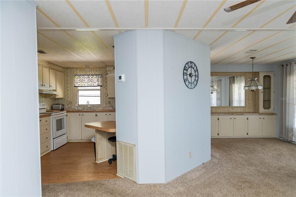 Active With Contract: $117,777 (2 beds, 2 baths, 1012 Square Feet)