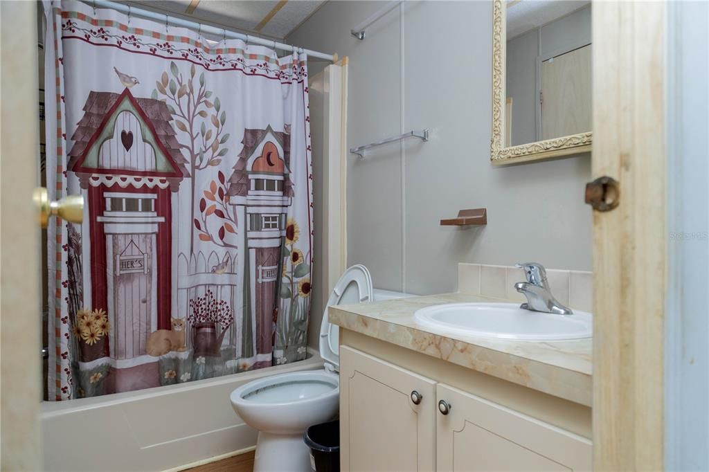 Active With Contract: $117,777 (2 beds, 2 baths, 1012 Square Feet)