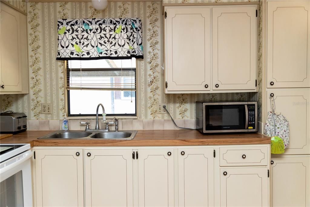 Active With Contract: $117,777 (2 beds, 2 baths, 1012 Square Feet)