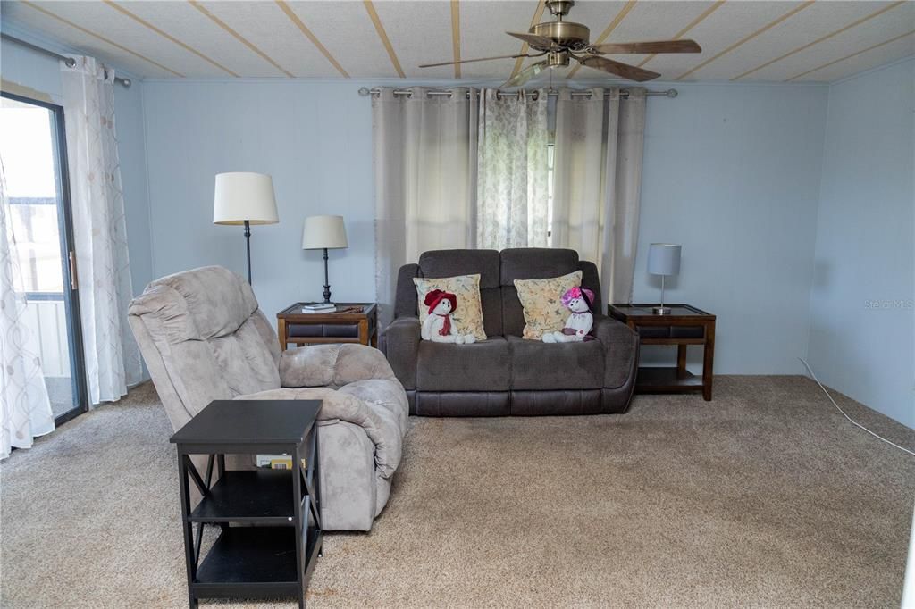 Active With Contract: $117,777 (2 beds, 2 baths, 1012 Square Feet)