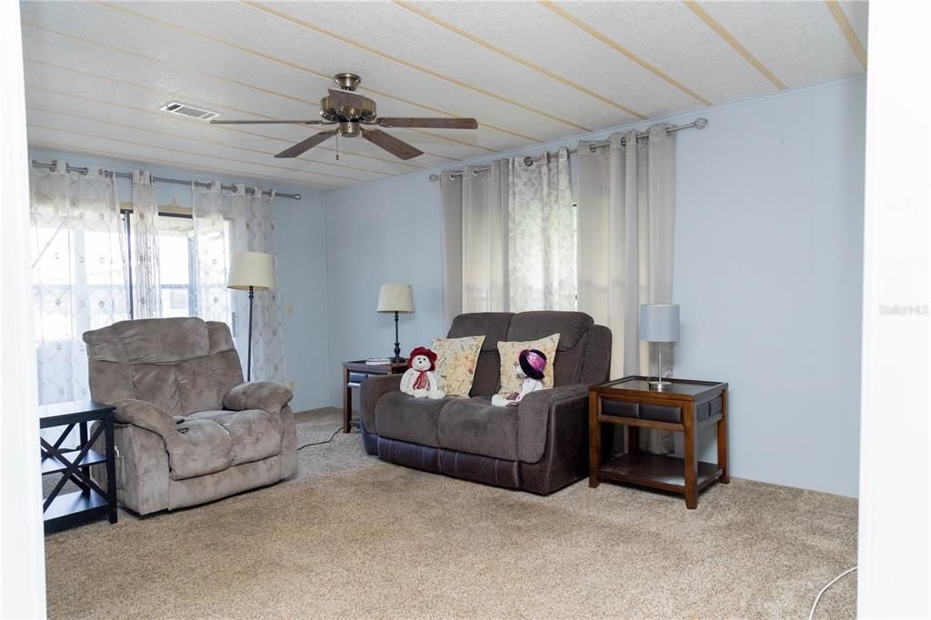 Active With Contract: $117,777 (2 beds, 2 baths, 1012 Square Feet)