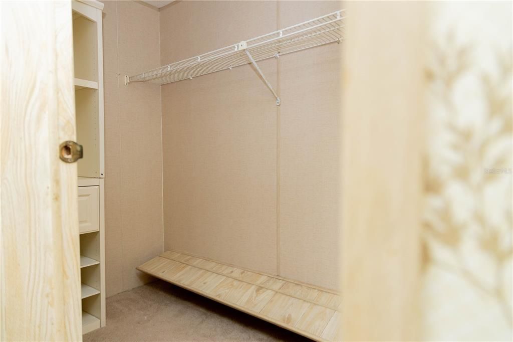 Active With Contract: $117,777 (2 beds, 2 baths, 1012 Square Feet)