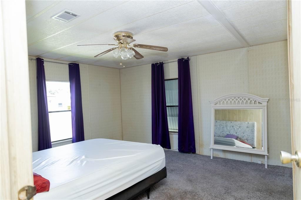 Active With Contract: $117,777 (2 beds, 2 baths, 1012 Square Feet)