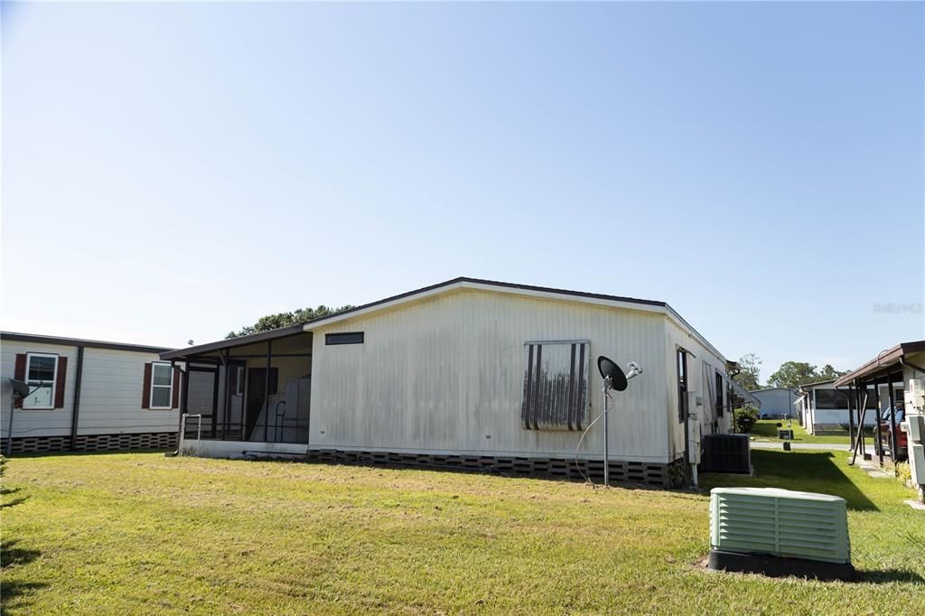 Active With Contract: $117,777 (2 beds, 2 baths, 1012 Square Feet)