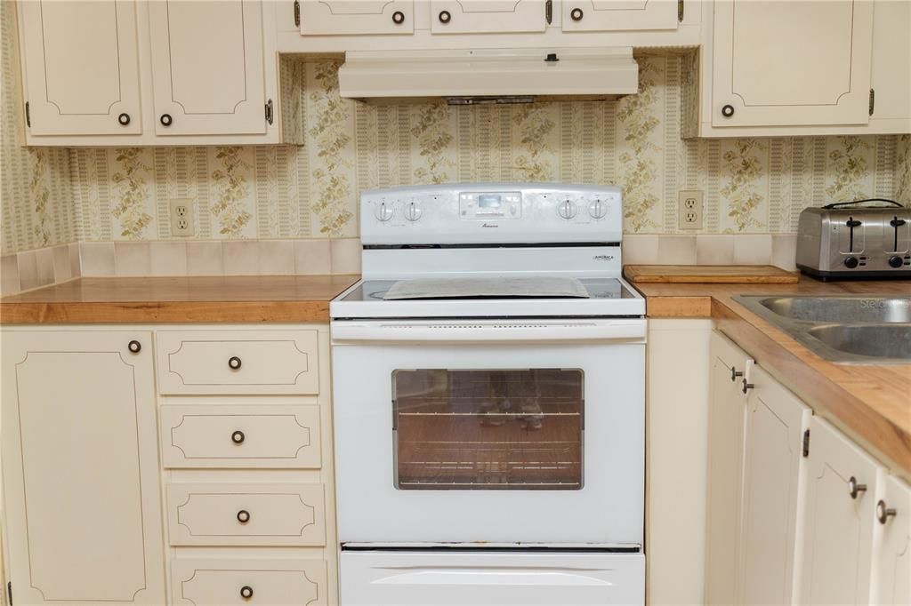 Active With Contract: $117,777 (2 beds, 2 baths, 1012 Square Feet)