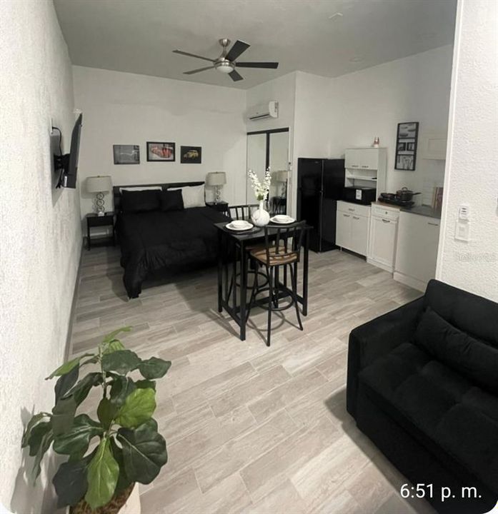 For Rent: $1,200 (1 beds, 1 baths, 200 Square Feet)