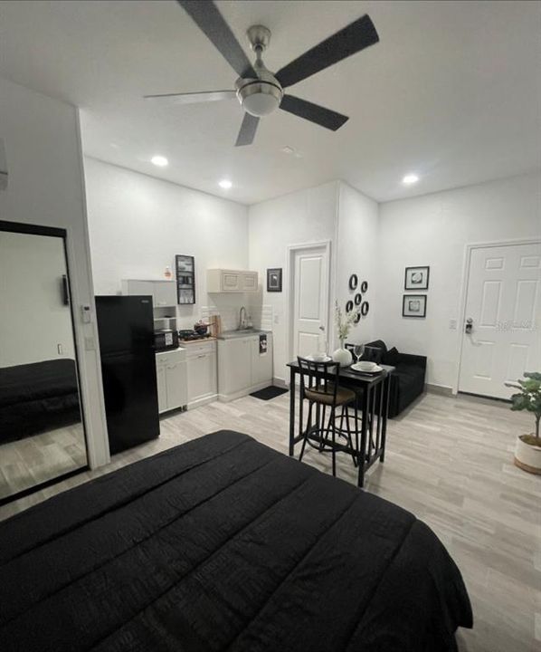 For Rent: $1,200 (1 beds, 1 baths, 200 Square Feet)