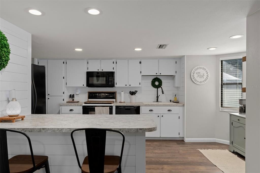 Activo con contrato: $229,900 (2 camas, 2 baños, 1236 Pies cuadrados)