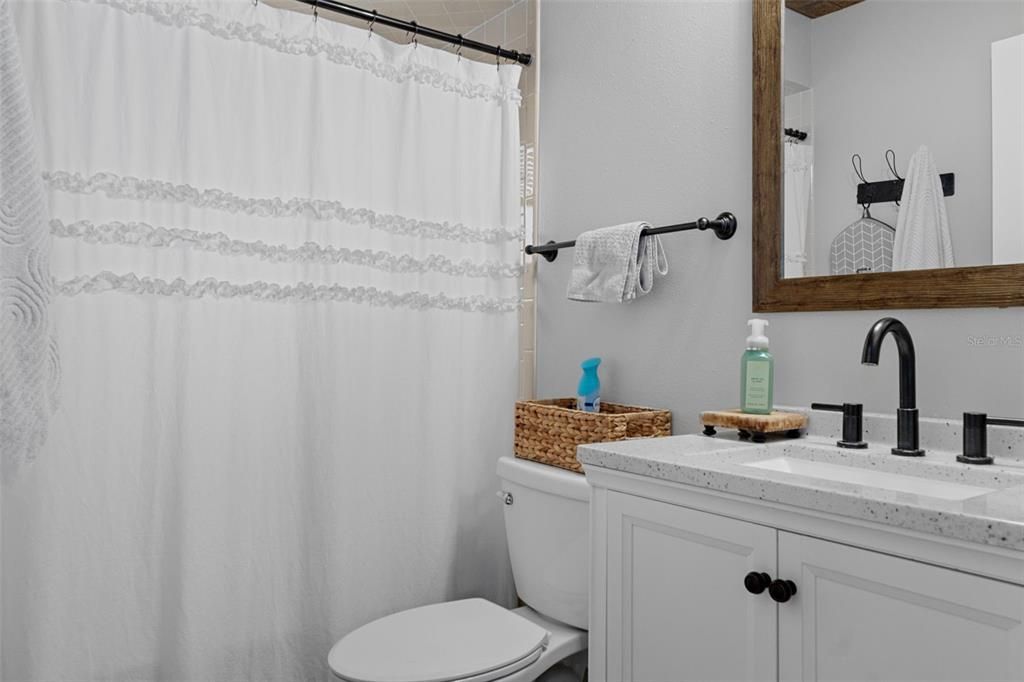 Activo con contrato: $229,900 (2 camas, 2 baños, 1236 Pies cuadrados)