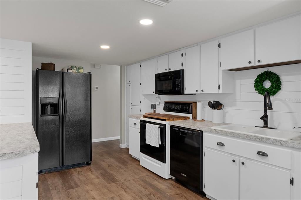 Activo con contrato: $229,900 (2 camas, 2 baños, 1236 Pies cuadrados)