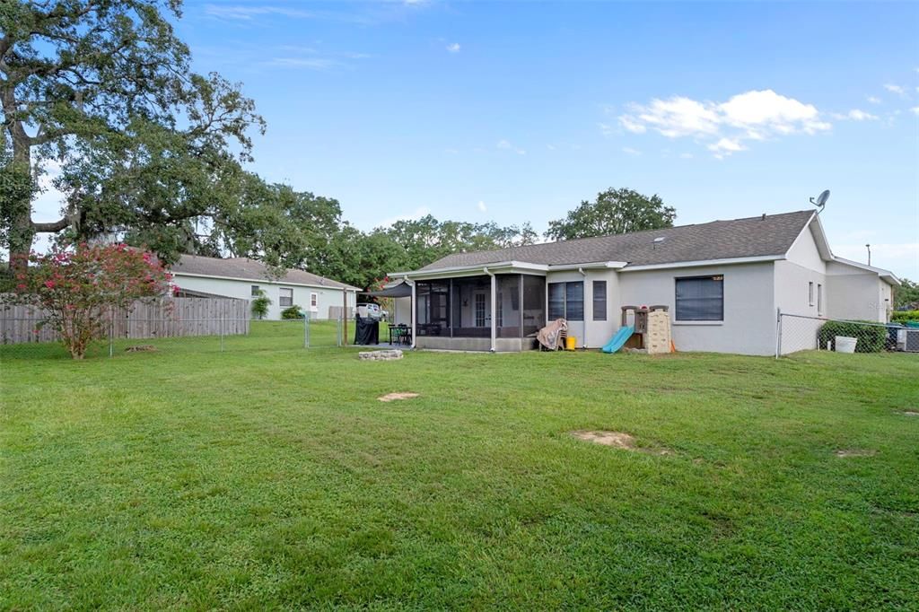 Activo con contrato: $229,900 (2 camas, 2 baños, 1236 Pies cuadrados)