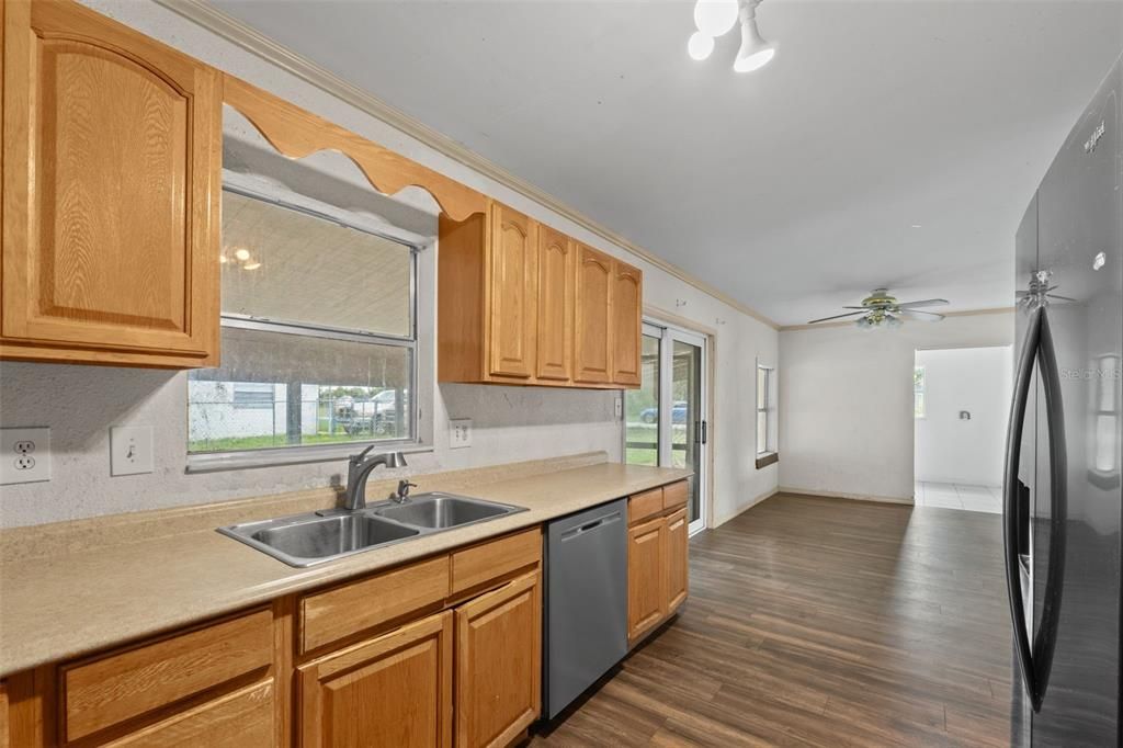 待售: $159,900 (3 贝兹, 2 浴室, 1436 平方英尺)