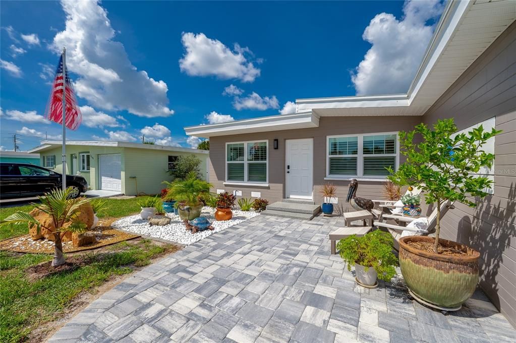 待售: $439,000 (2 贝兹, 1 浴室, 864 平方英尺)