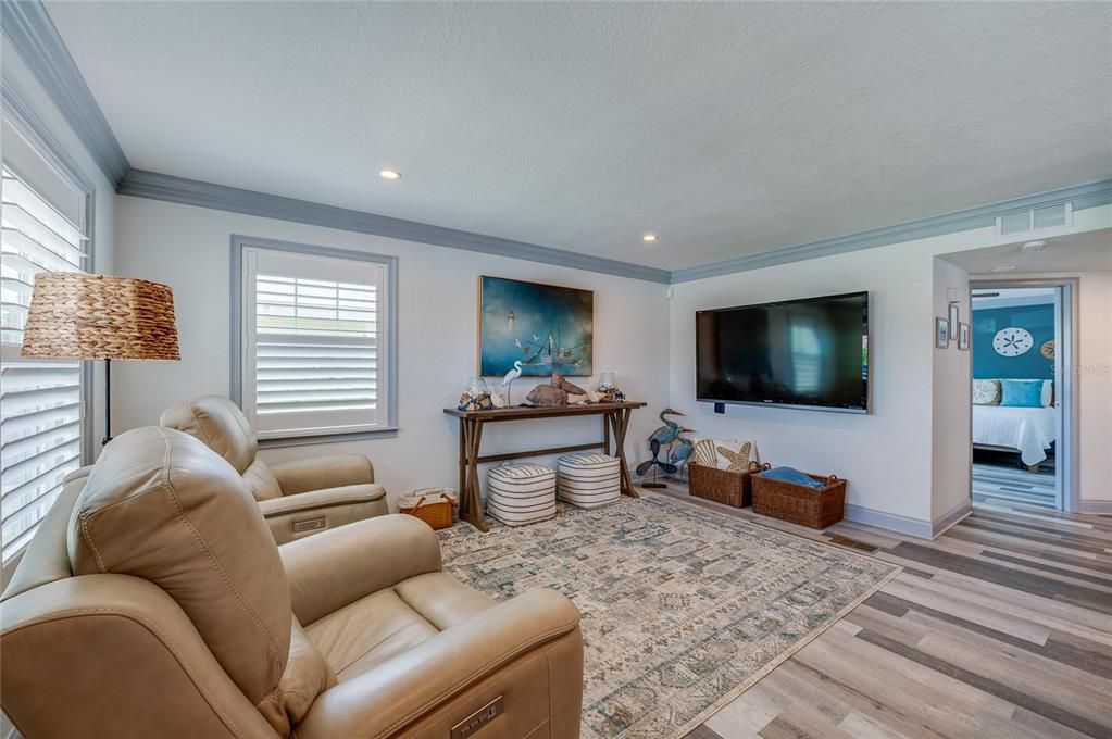 待售: $439,000 (2 贝兹, 1 浴室, 864 平方英尺)