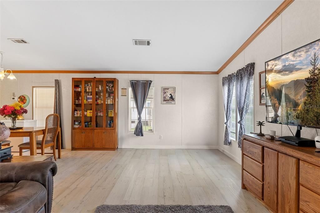 For Sale: $189,900 (2 beds, 2 baths, 1056 Square Feet)