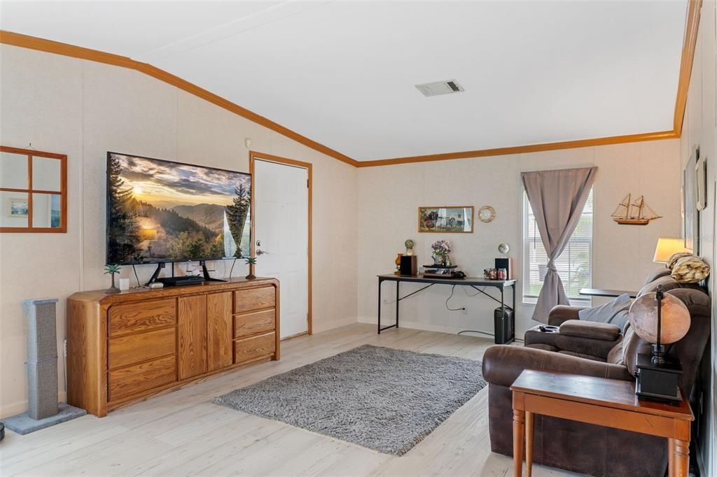 For Sale: $189,900 (2 beds, 2 baths, 1056 Square Feet)