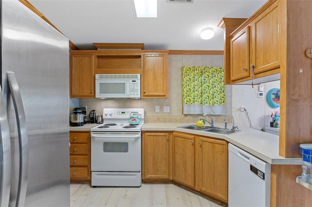 For Sale: $189,900 (2 beds, 2 baths, 1056 Square Feet)