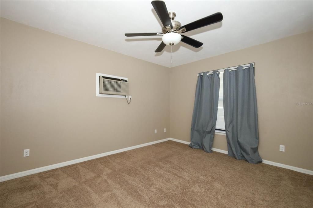 合同活跃: $749,900 (5 贝兹, 3 浴室, 2598 平方英尺)