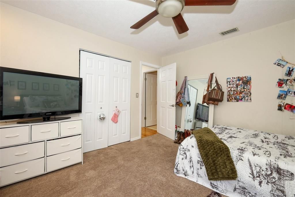 合同活跃: $749,900 (5 贝兹, 3 浴室, 2598 平方英尺)