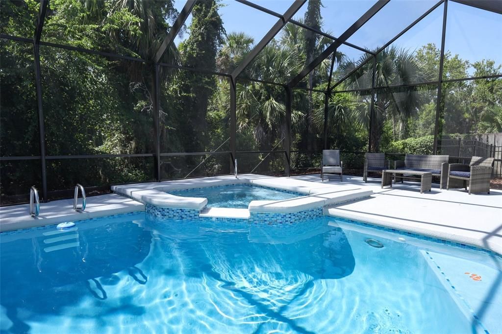 合同活跃: $749,900 (5 贝兹, 3 浴室, 2598 平方英尺)