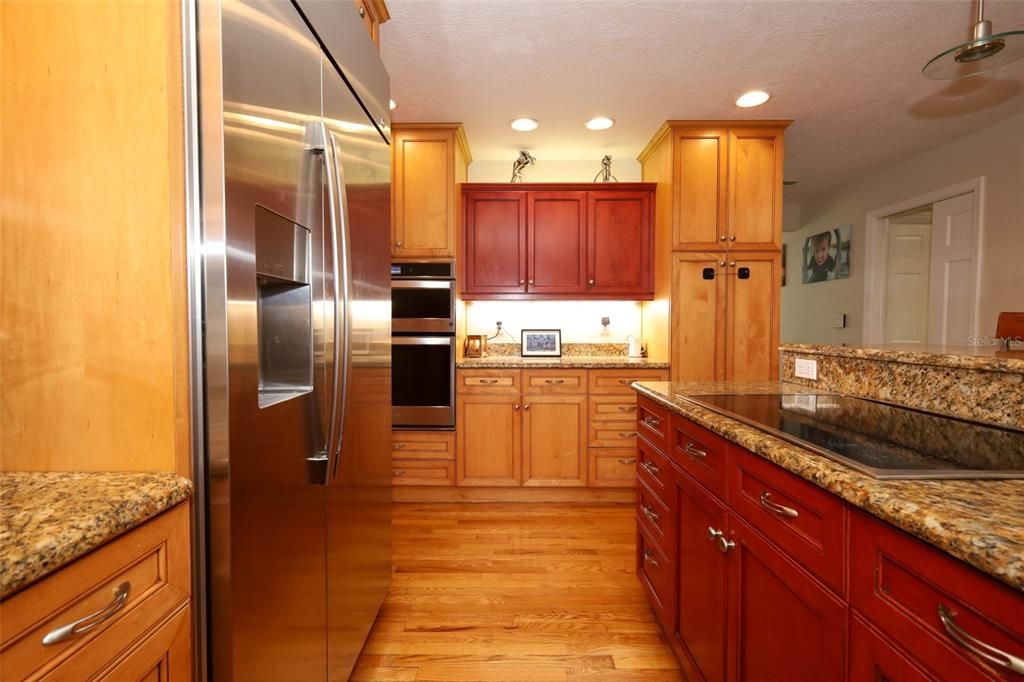 合同活跃: $749,900 (5 贝兹, 3 浴室, 2598 平方英尺)