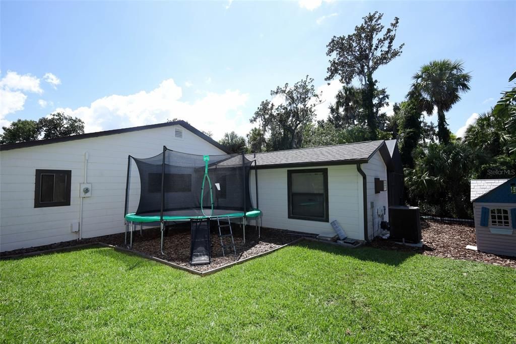 合同活跃: $749,900 (5 贝兹, 3 浴室, 2598 平方英尺)