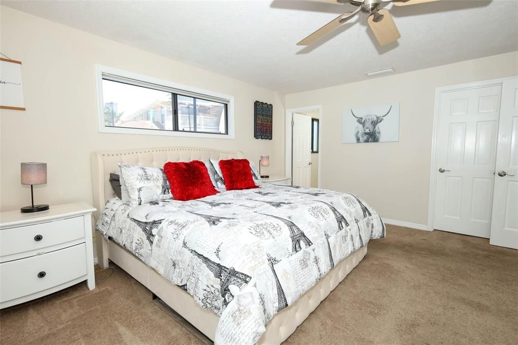 合同活跃: $749,900 (5 贝兹, 3 浴室, 2598 平方英尺)