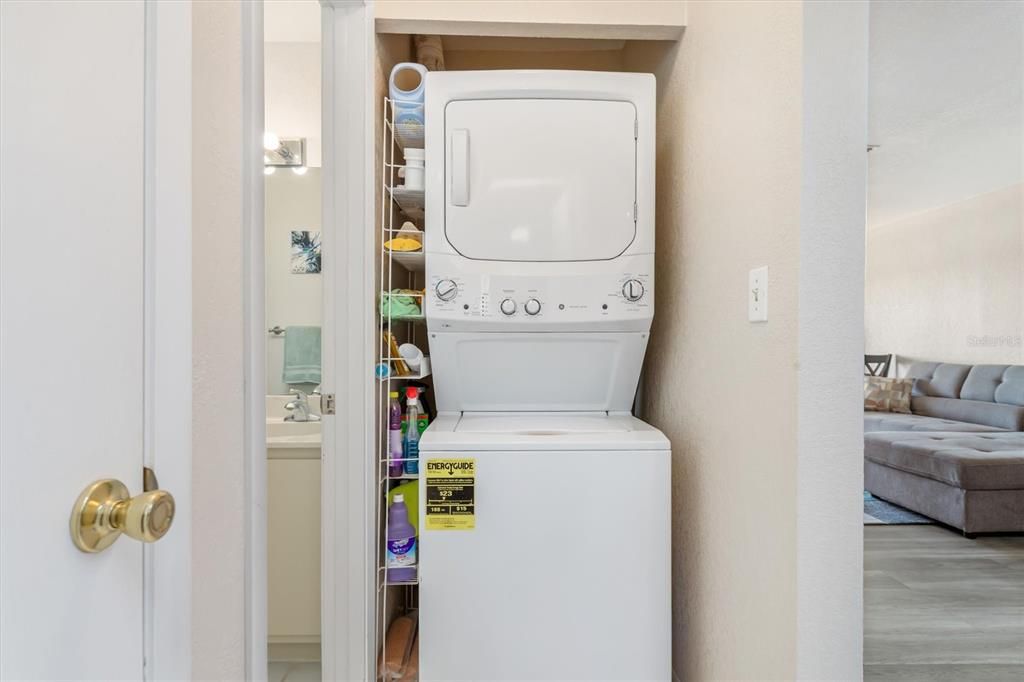 待售: $154,000 (2 贝兹, 2 浴室, 871 平方英尺)