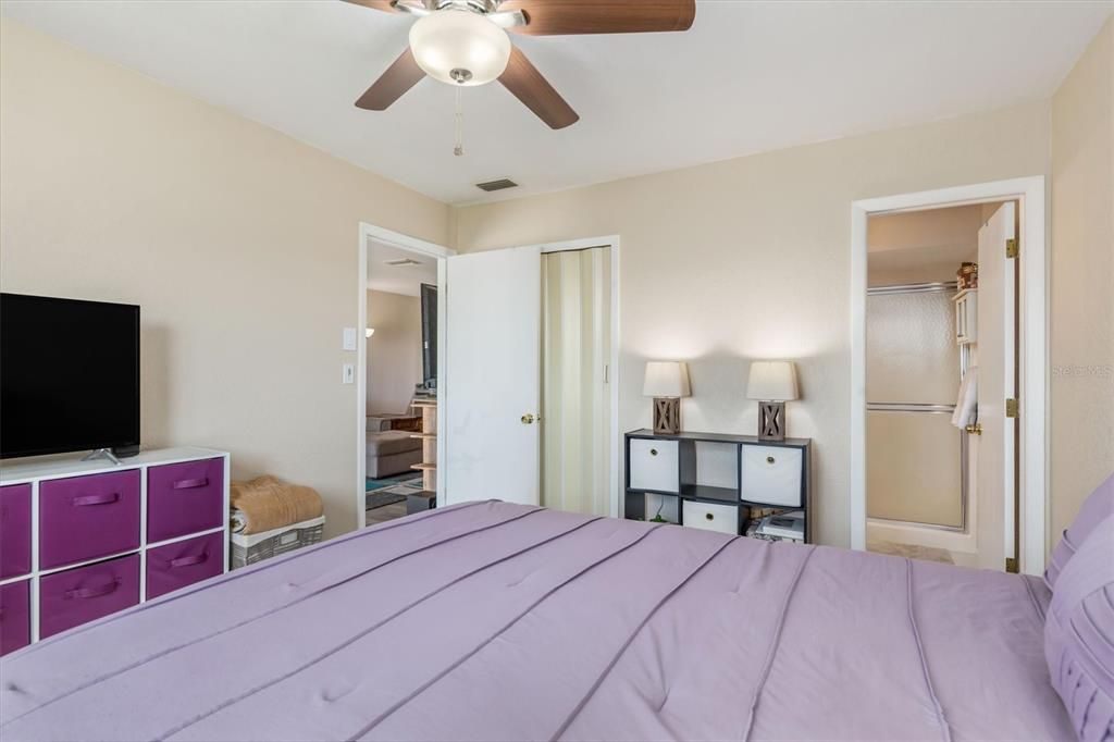 待售: $154,000 (2 贝兹, 2 浴室, 871 平方英尺)